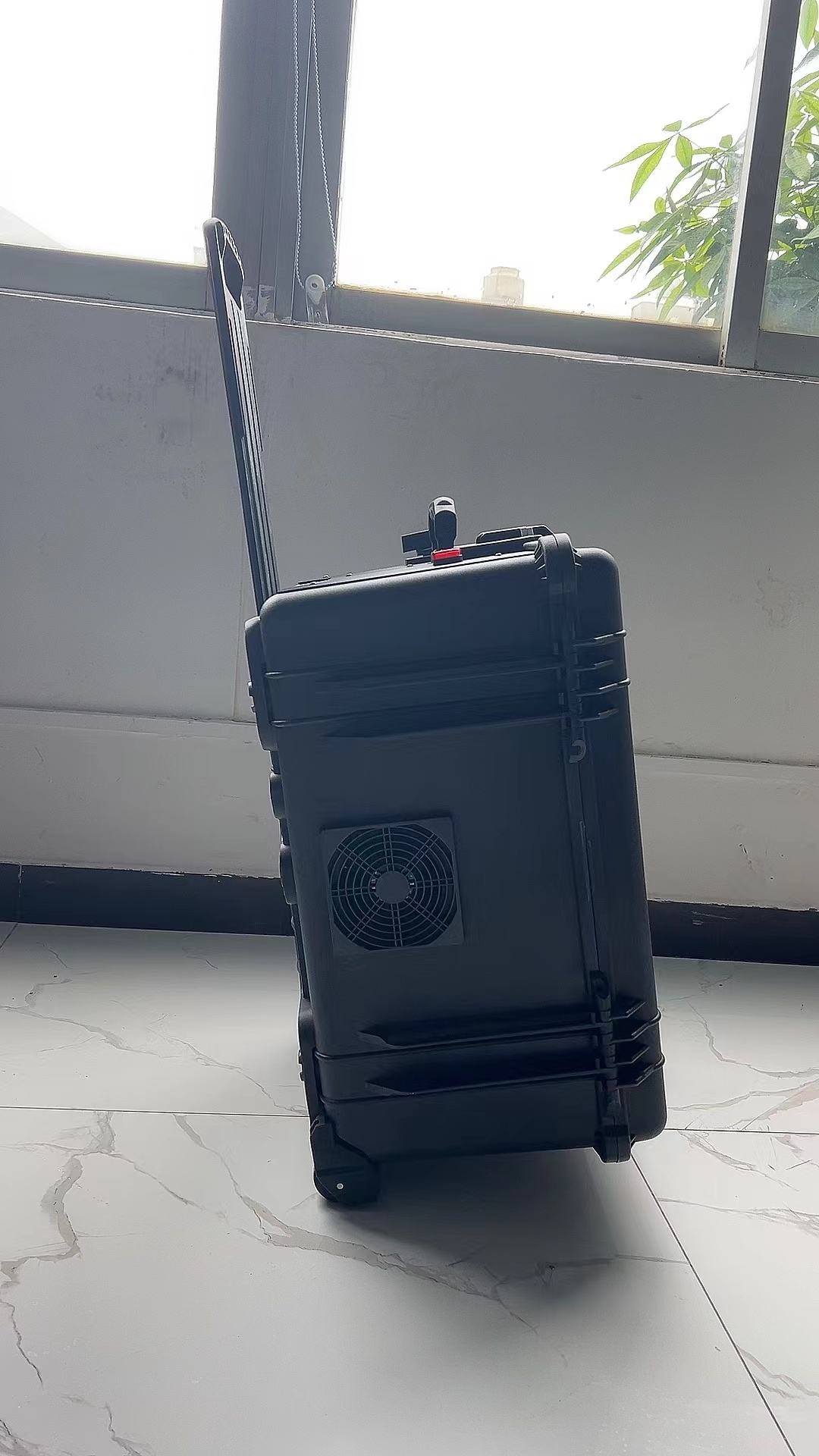 盐山手拉箱型移动通信干扰器